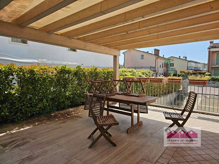 Casa con 5 locali in affitto in Strada San Giovanni, Maddalene, Vicenza