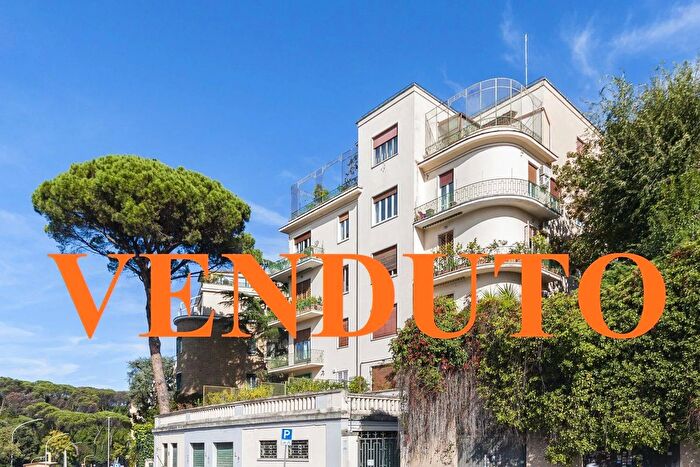 Appartamento con 8 locali in vendita in Via Francesco Denza Roma, Roma