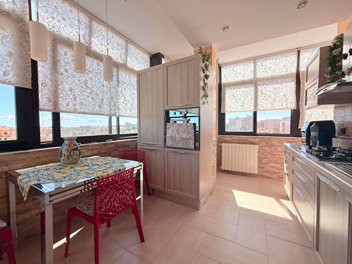 Appartamento trilocale in vendita in Via Cassaro, Siracusa