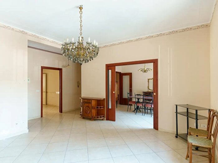Appartamento con 5 locali in vendita in Via Novara, Catania