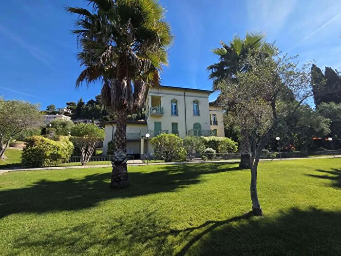 Appartamento con 5 locali in vendita in Via Cesare Augusto, Bordighera