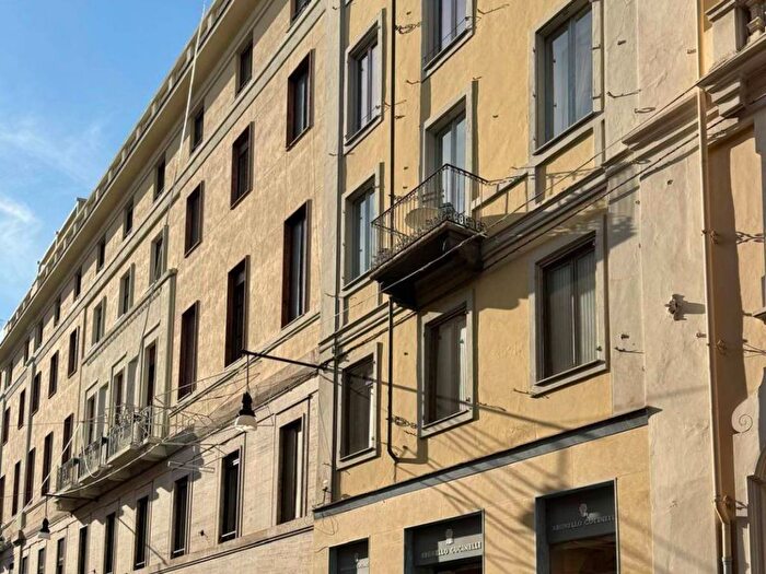 Appartamento quadrilocale in affitto in Via Giuseppe Lagrange, Via Roma, Torino