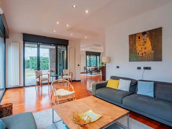 Casa con 10 locali in affitto in Parma