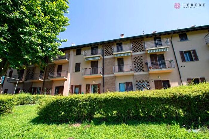 Appartamento trilocale in vendita in Via Motta, Ternate