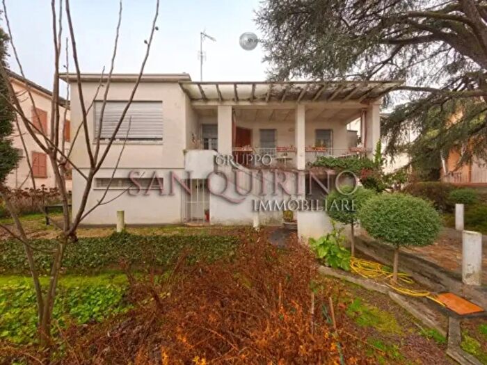 Casa quadrilocale in vendita in Via Papa Giovanni, Guastalla