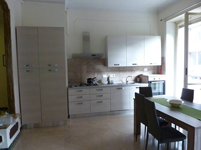 Appartamento con 6 locali in affitto in Corso Svizzera, Campidoglio, Torino