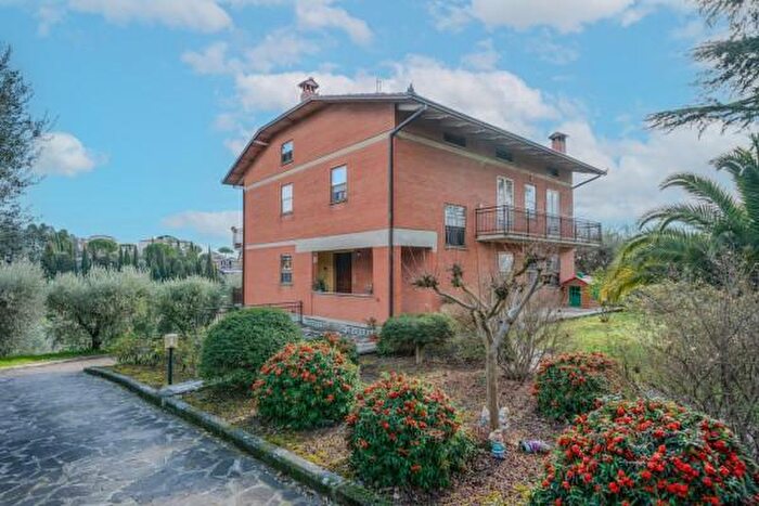 Casa con 6 locali in vendita in Strada Tuderte, Perugia
