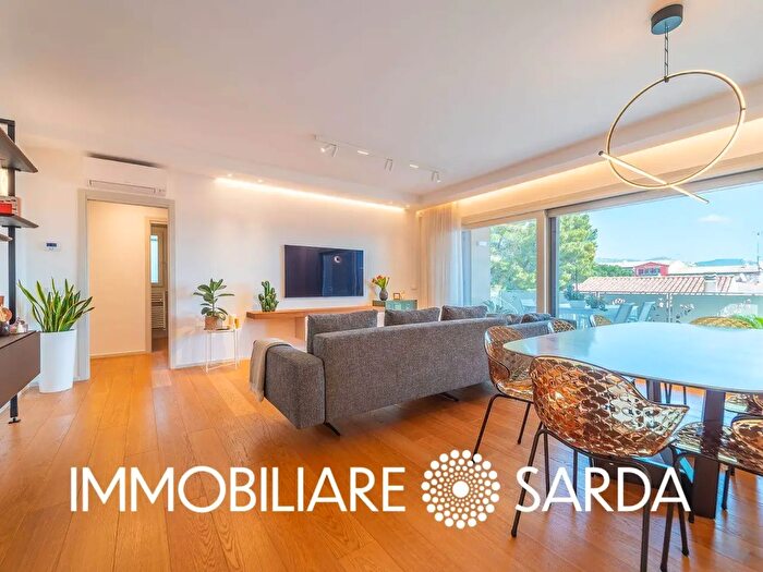 Appartamento con 5 locali in vendita in Via della Stampa, Olbia