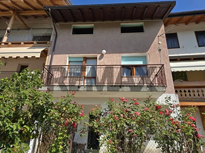 Casa con 8 locali in vendita in Lamon