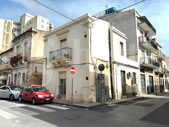 Appartamento trilocale in affitto in Via Mario Rapisarda, Avola