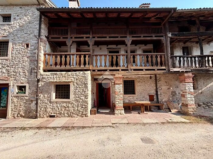 Casa con 10 locali in vendita in Via Dante Alighieri, Cison Di Valmarino
