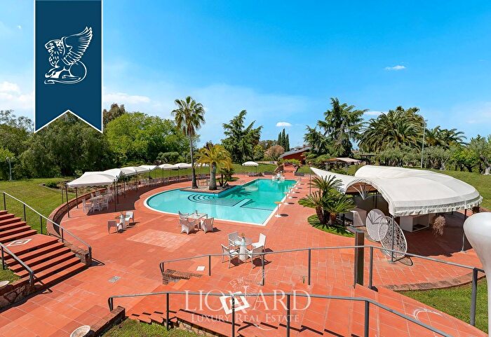 Casa con 7 locali in vendita in Latina