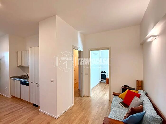 Appartamento trilocale in affitto in Via Feltre, Milano