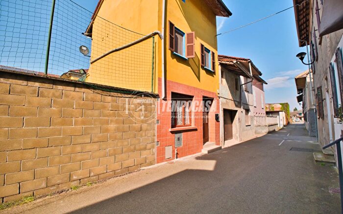 Casa trilocale in vendita in Via San Simone, Casalvolone