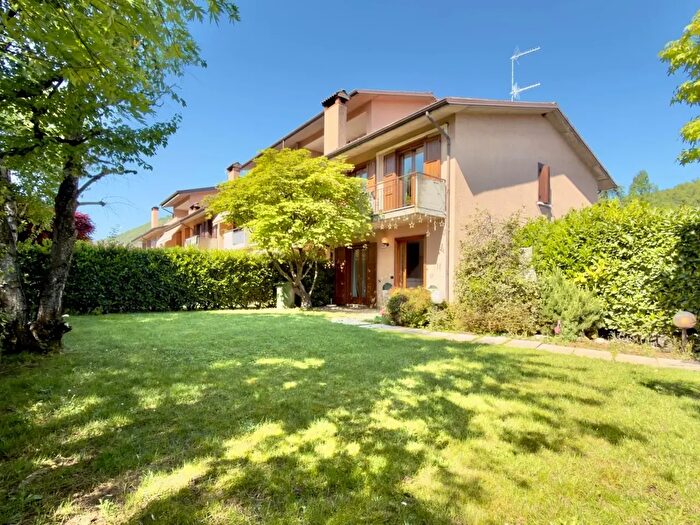 Casa quadrilocale in vendita in Via Don Lorenzo Bulgarini, Nuvolera