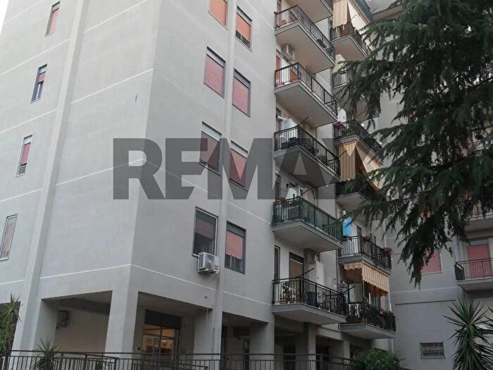 Appartamento con 6 locali in vendita in Via Luisa Moncada, Caltanissetta