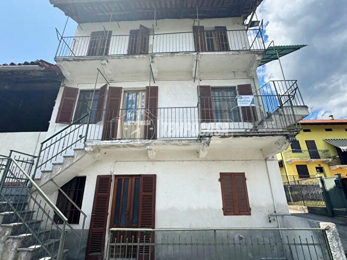 Casa con 6 locali in vendita in Via Parlamento, Cossato