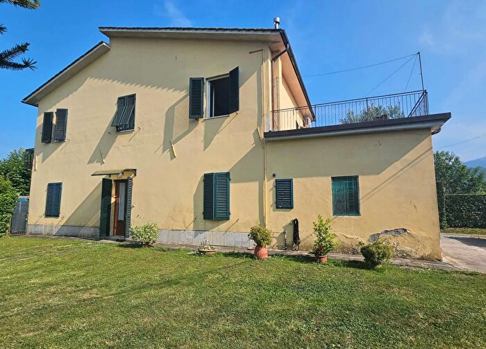 Casa con 10 locali in vendita in Via delle Querce Capannori, Capannori