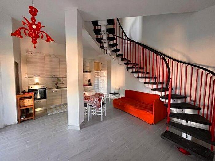 Appartamento trilocale in affitto in Viale delle Ginestre, Sellia Marina