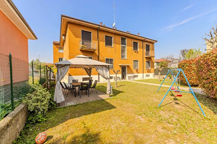 Appartamento trilocale in vendita in Garbagnate Milanese