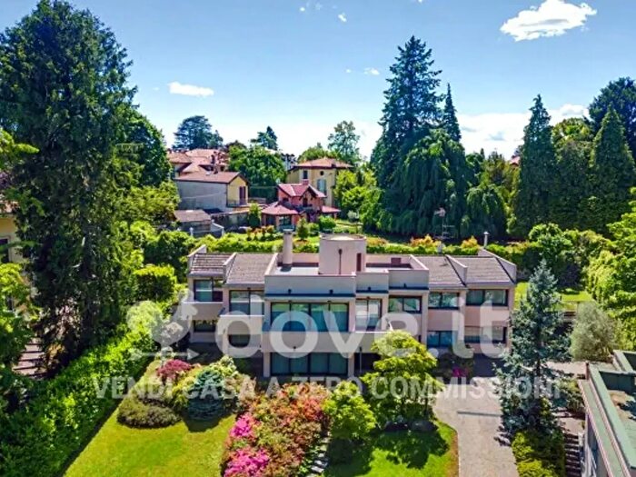 Casa con 6 locali in vendita in Varese