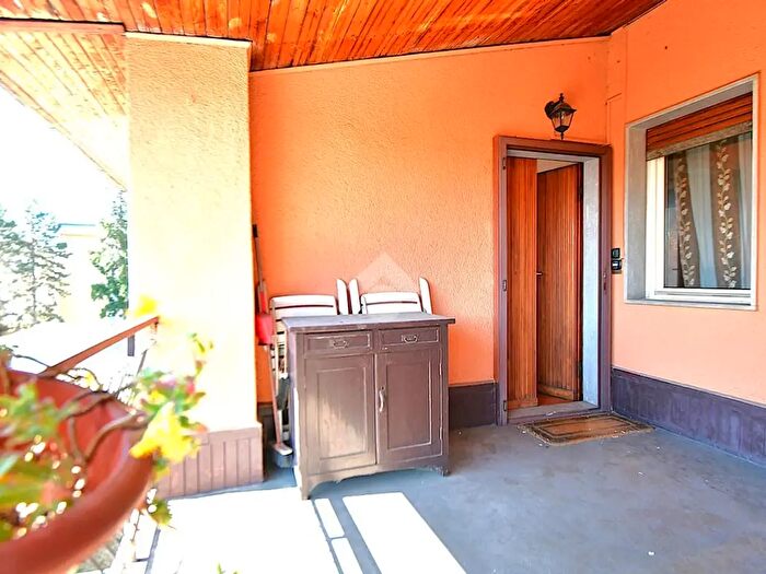 Appartamento trilocale in vendita in Via Varesina, Como