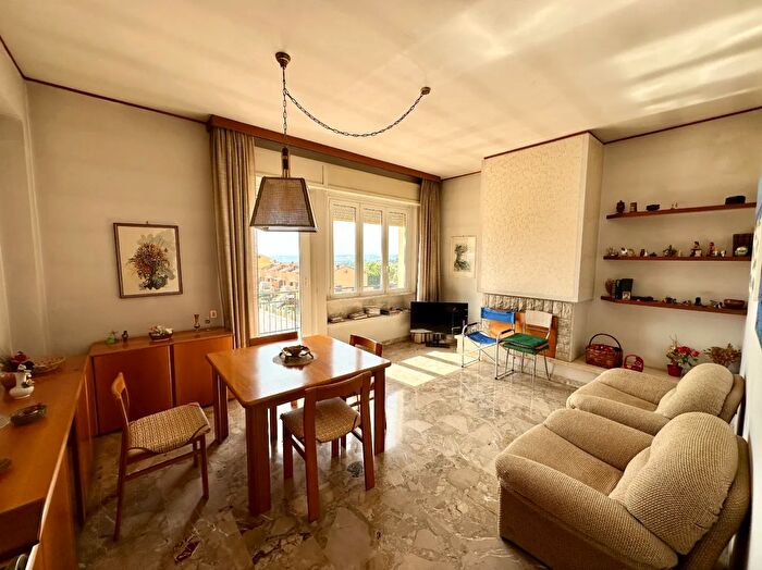 Appartamento trilocale in vendita in Via Dante, Sirolo