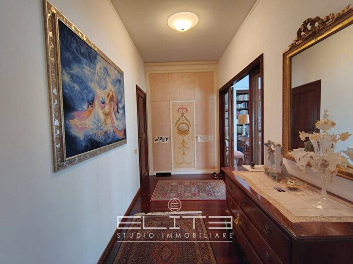 Appartamento quadrilocale in affitto in via della pergola, Adriatico, Ancona