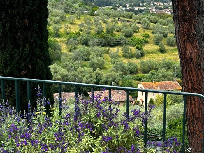 Casa con 6 locali in affitto in Chiantigiana Ponte a Ema, Firenze