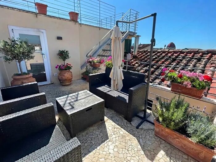 Appartamento con 5 locali in affitto in Via XXVII Aprile, Firenze