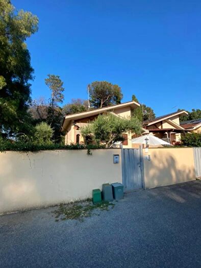 Casa con 5 locali in vendita in Via Ernesto Boezi Castel Fusano Municipio Roma X Roma Lazio Italia, Roma