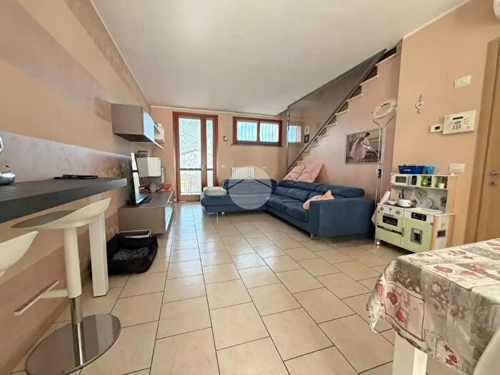 Casa trilocale in vendita in Via Anna Frank, Sergnano