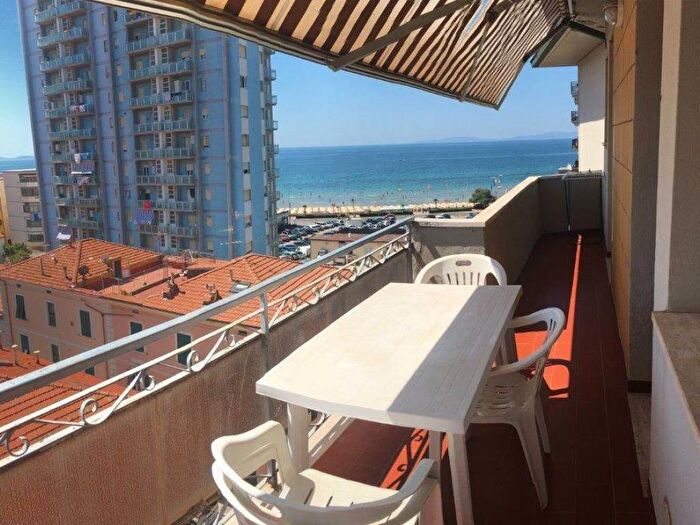 Appartamento trilocale in affitto in Via Giacomelli, Centro, Follonica