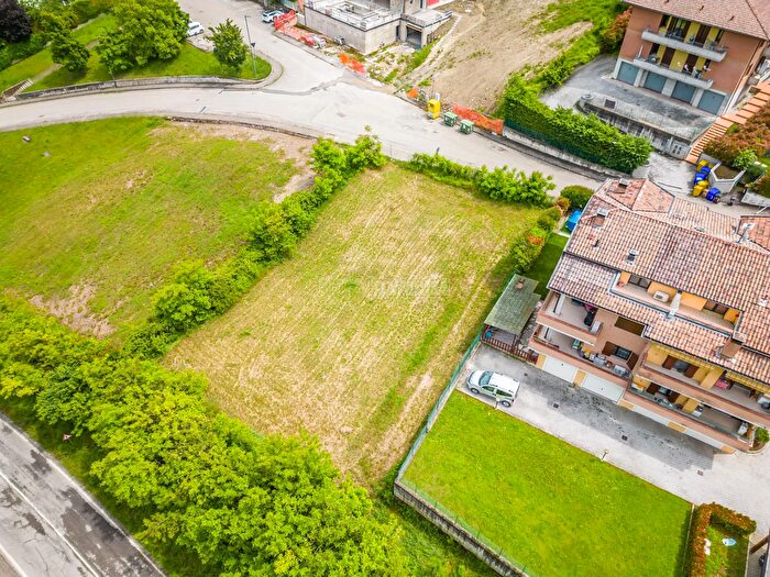 Casa con 6 locali in vendita in Via Don Luigi Consigli Marzolara, Calestano