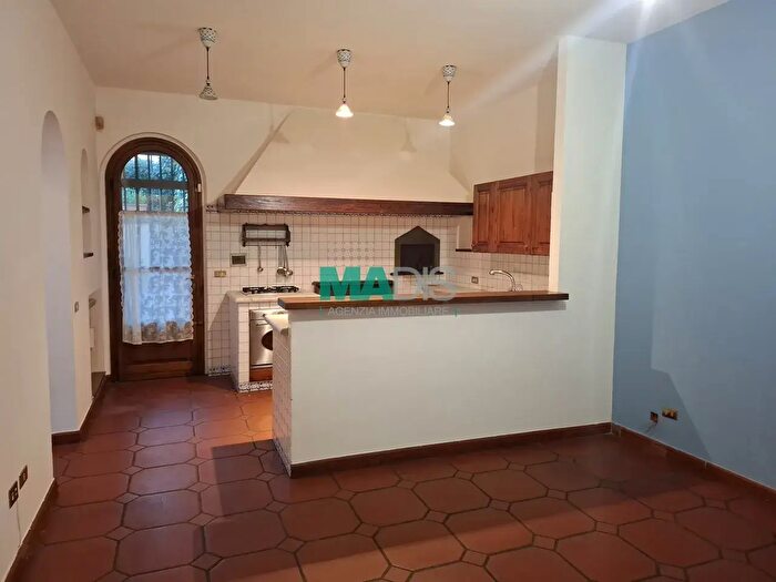 Casa con 6 locali in vendita in Via della Macine, Prato