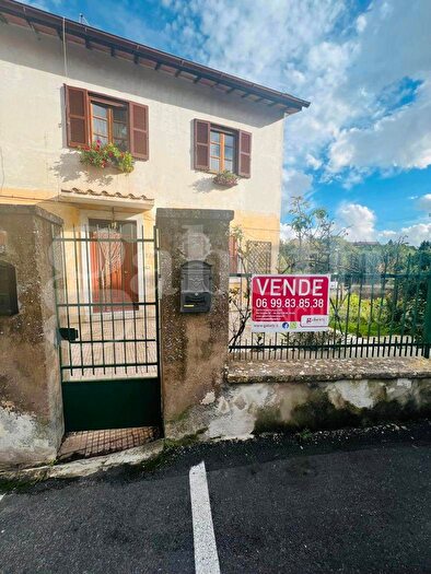 Appartamento con 5 locali in vendita in Via Sottocantine, Oriolo Romano