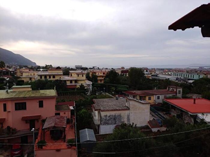 Casa con 6 locali in vendita in Via Cupa delle Grotte, Casola Di Napoli