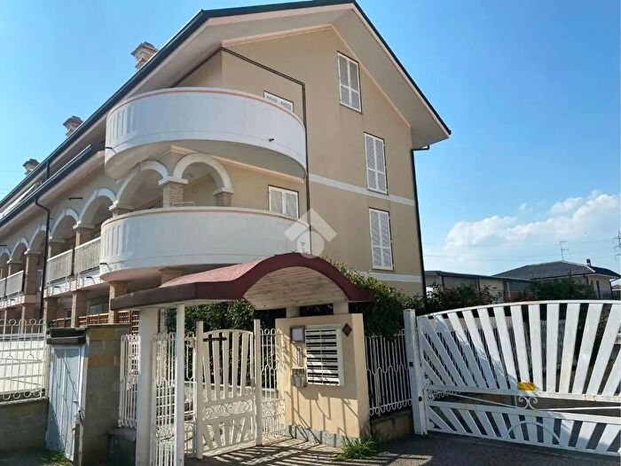 Appartamento bilocale in vendita in Via Montale, Arluno