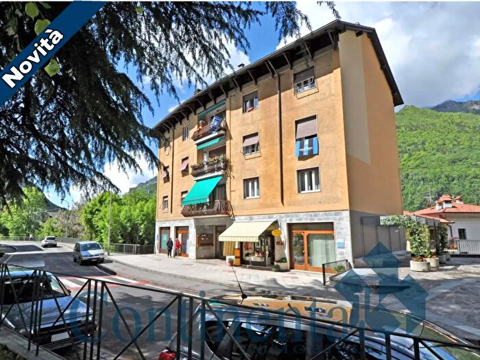 Appartamento trilocale in vendita in Via Roma, Piazza Brembana