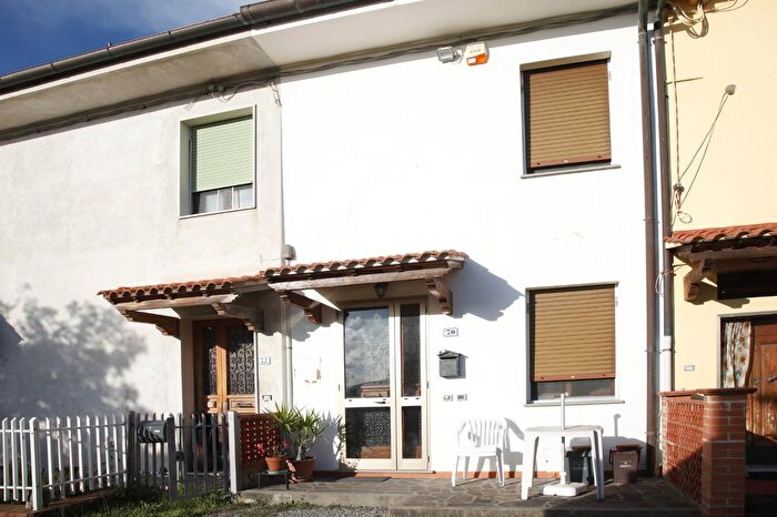 Casa con 6 locali in vendita in Crespina Lorenzana