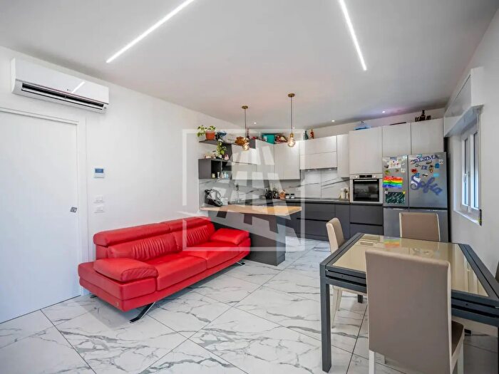 Appartamento quadrilocale in vendita in Via Giugno, Reggio nell'Emilia