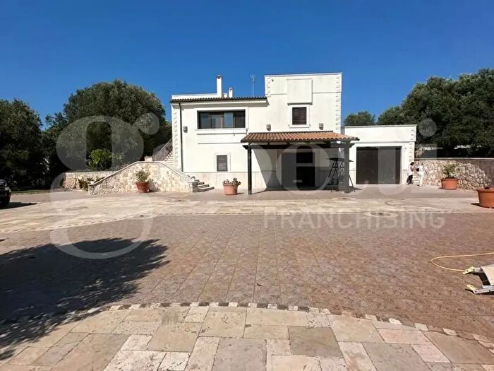 Casa con 10 locali in vendita in Cda Camere Sn, Ostuni
