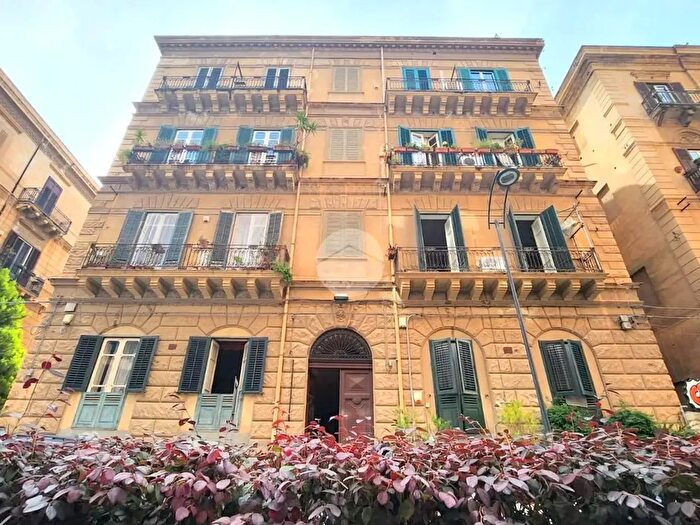 Appartamento con 5 locali in vendita in Via XII Gennaio, Palermo