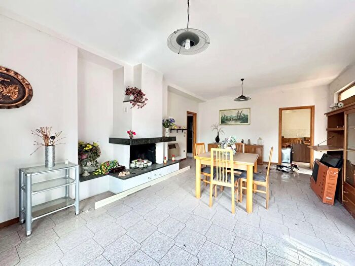 Casa con 7 locali in vendita in Via Flaminia Sud, Gualdo Tadino