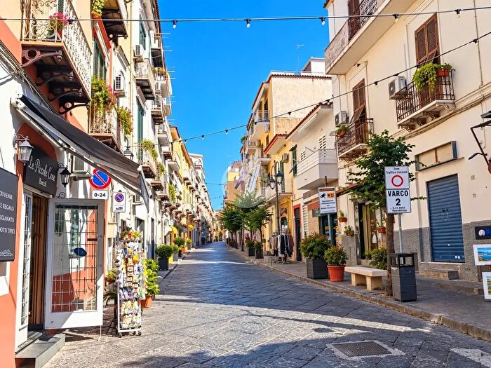 Appartamento trilocale in vendita in Via Gaetano De Rosa, Bacoli