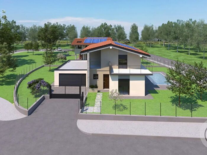 Casa quadrilocale in vendita in Via Manzoni, Buguggiate