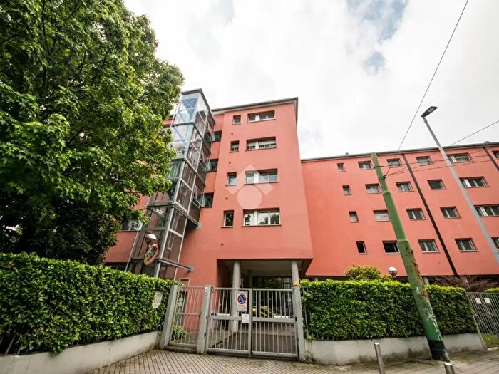 Appartamento trilocale in vendita in Piazzale Gabriele Rosa, Milano