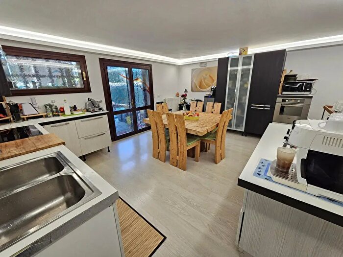 Casa con 6 locali in vendita in Abano Terme