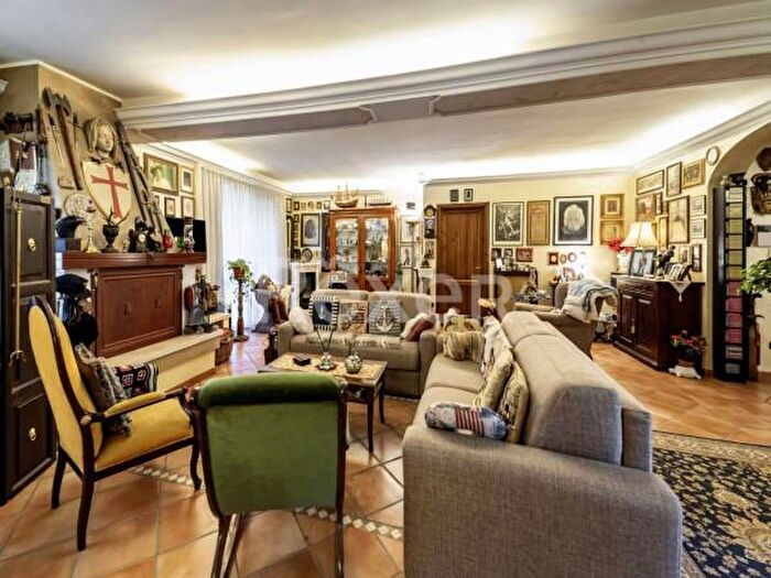 Casa con 6 locali in vendita in Via delle Spinareta, Formello