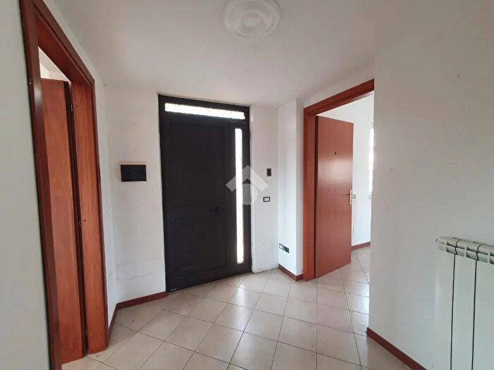 Appartamento trilocale in affitto in Contrada Valle SantAndrea, Veroli